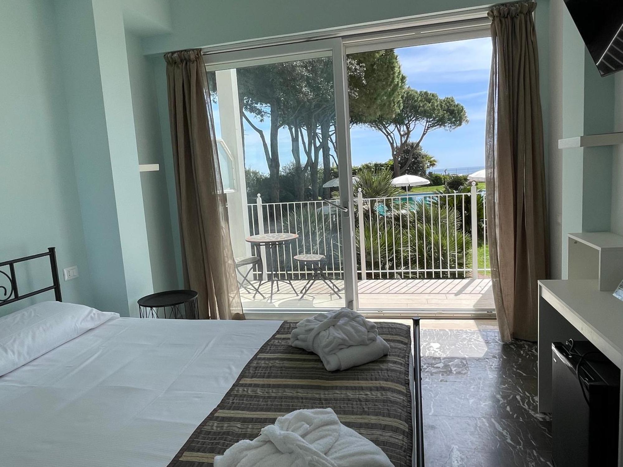 סן פליצ׳ה צ׳ירצ׳או Capo Circeo Beach Resort Spa Fronte Mare מראה חיצוני תמונה